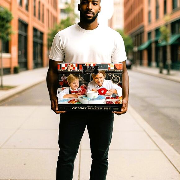 F.A.O. Schwarz Gummy Candy Maker Kit Electric Bears Worms Rings Yields 40 Pieces - Picture 3 of 3